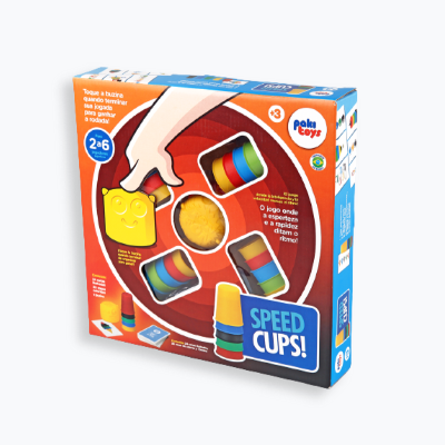 Peões coloridos e dado que compõem o kit do jogo Perfil-Educação Sexual.